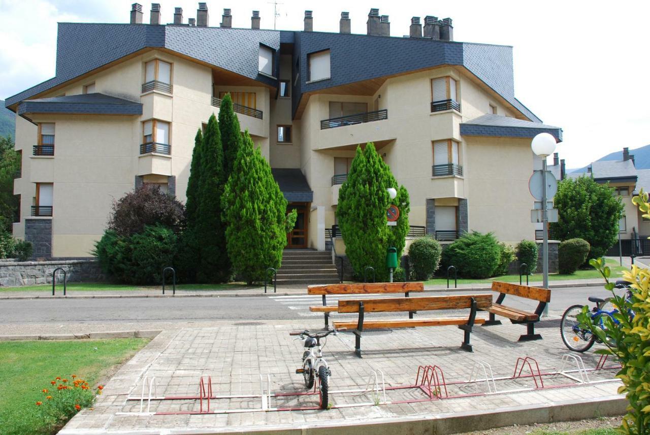Atico En Biescas Con Piscina, Tenis Y Barbacoa ภายนอก รูปภาพ
